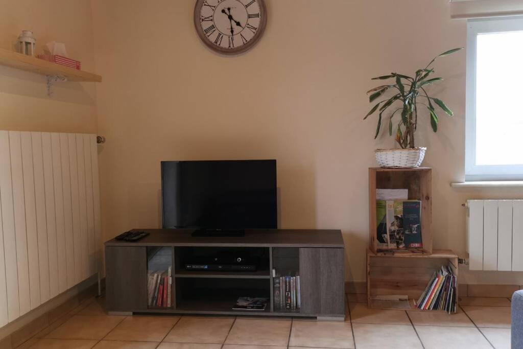 Lo'Ree Des Pres Apartment Grandrieu Exterior photo